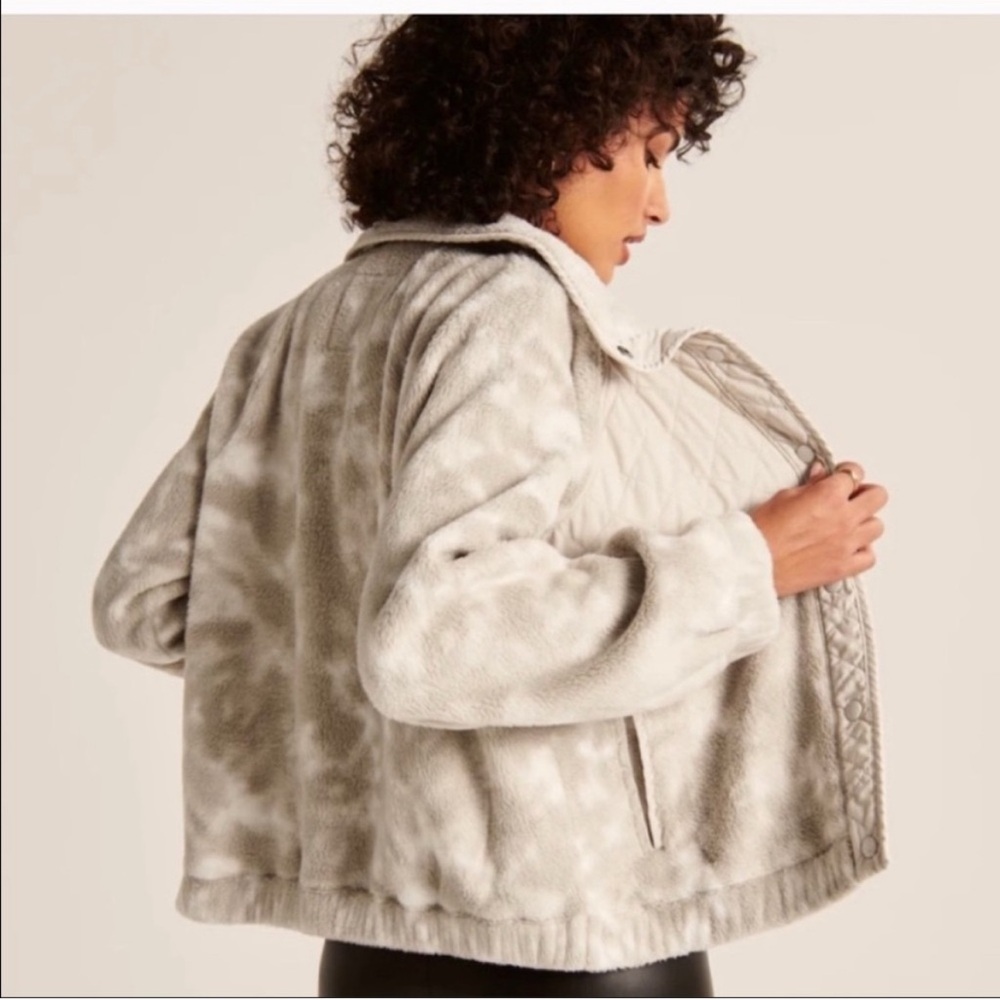 Abercrombie & Fitch White Grey Camo Button Up Mock Neck Fleece Jacket - Picture 2 of 6